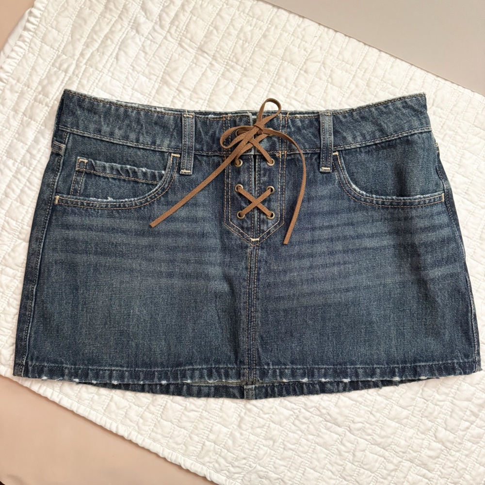 Hollister Low-Rise Lace-Up Denim Mini Skort - Picture 8 of 10